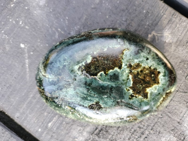 Pounamu stones Carousel 2