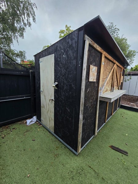 Portable Food/Lunch Bar/Man Cave/Portacom/Grotto Carousel 2