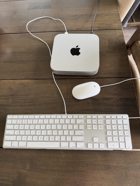 Mac mini M1 Bundle, Because My Desk Needs Its Life Back Carousel 1