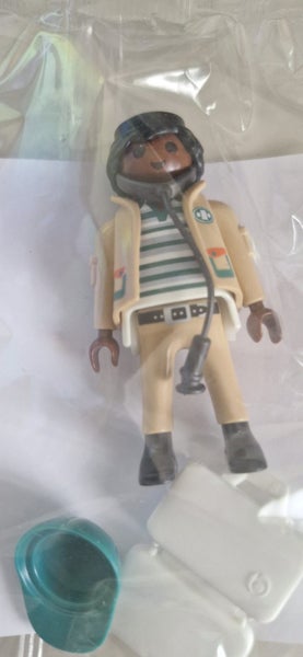 Playmobile medic (new) Polybag Carousel 1