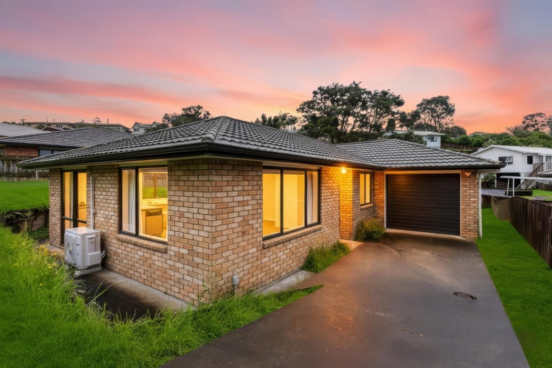 Spacious Brick & Tile with Elevated Views64516051119619110