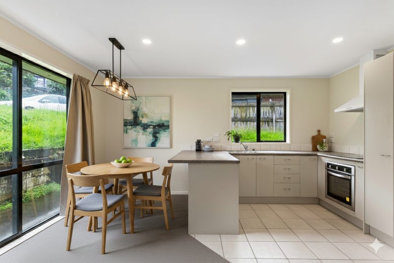 Spacious Brick & Tile with Elevated Views64516051119619111