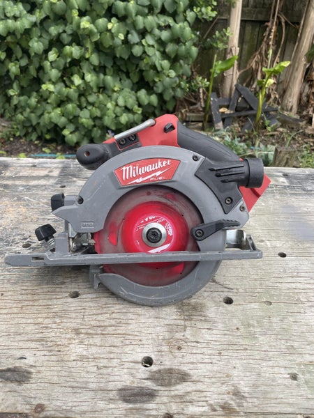Milwaukee M18 Circular Saw Carousel 1