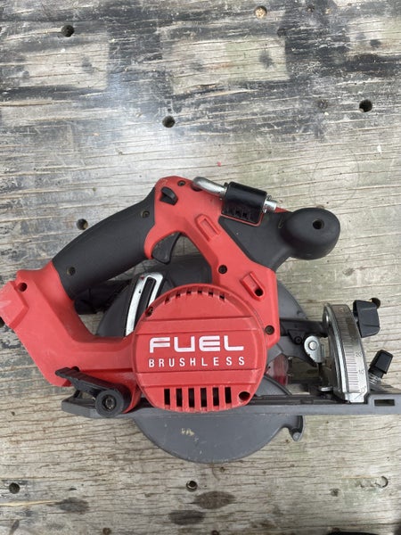 Milwaukee M18 Circular Saw Carousel 2