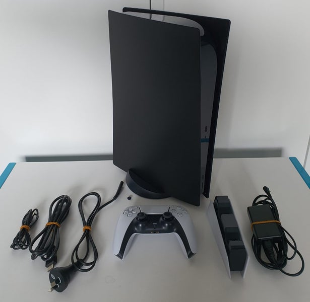 PlayStation 5 Disk Edition + Charging Station Carousel 1
