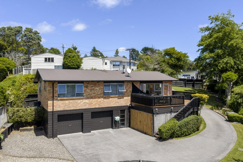 Tranquil Living on a Generous Section64514657619715113