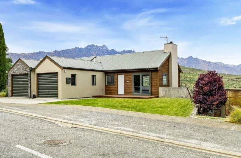 Queenstown East, 3 bedrooms64515353342465110