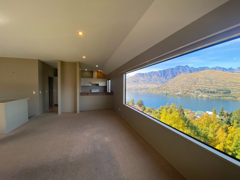 Queenstown East, 3 bedrooms64515353342465112
