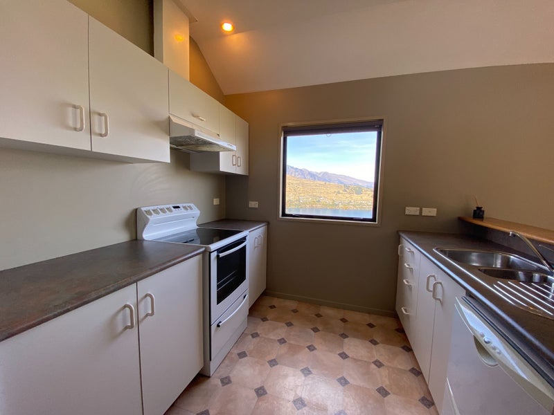 Queenstown East, 3 bedrooms64515353342465113