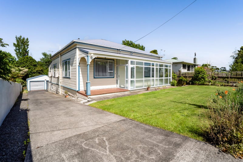 Warm and Welcoming Villa in the Heart of Eltham64515156901250110