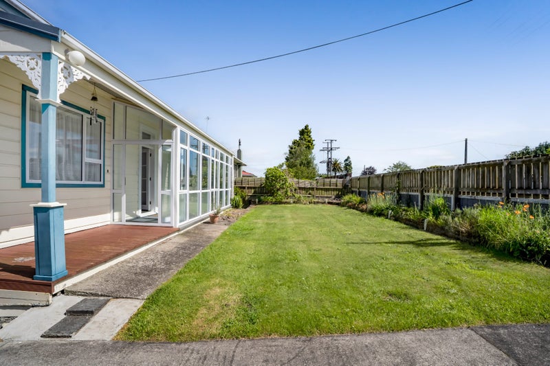 Warm and Welcoming Villa in the Heart of Eltham64515156901250111