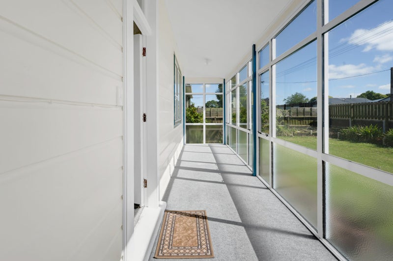 Warm and Welcoming Villa in the Heart of Eltham64515156901250112