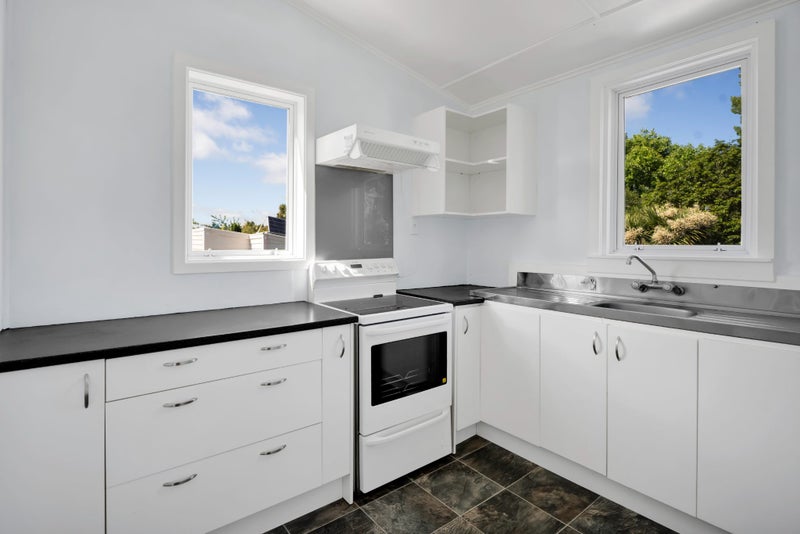 Warm and Welcoming Villa in the Heart of Eltham64515156901250113