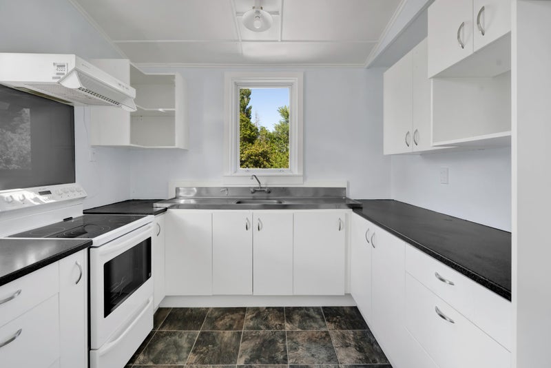 Warm and Welcoming Villa in the Heart of Eltham64515156901250114