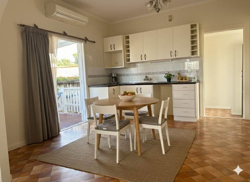 Papatoetoe, 2 bedrooms64515353304578110