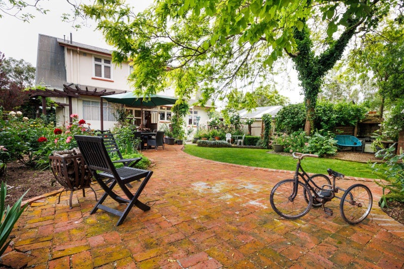 A grand character home on 1,299m264515451005697111