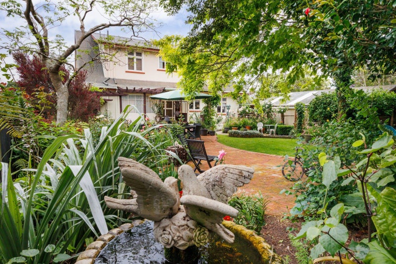 A grand character home on 1,299m264515451005697114