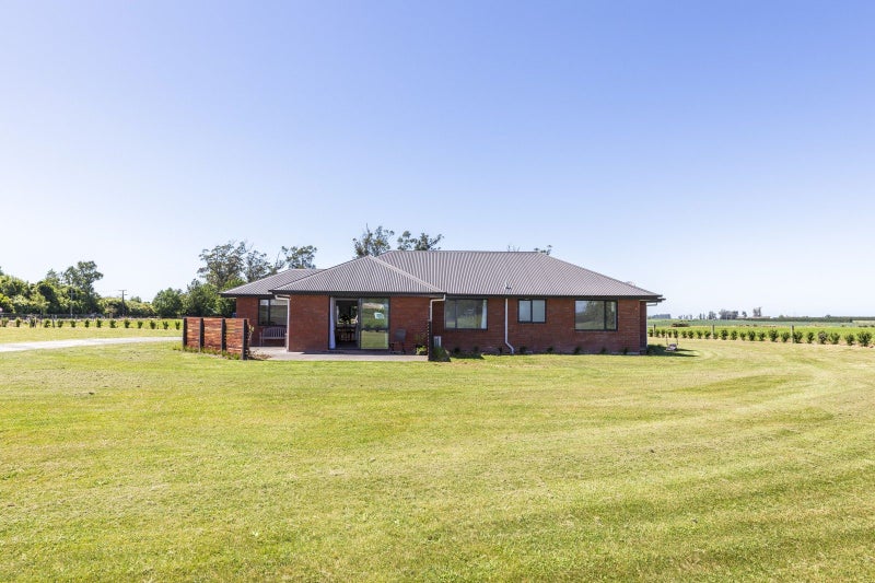 Lifestyle with scale – Your Courtenay escape64515841963523113