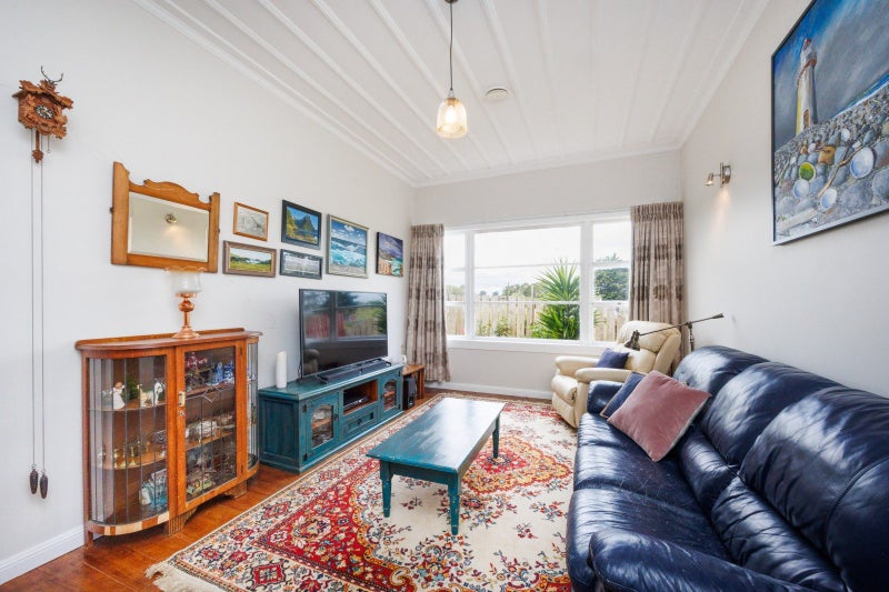 YOU CANT JUDGE A BOOK BY ITS COVER64515548729091114