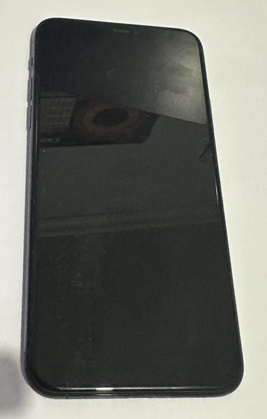 Apple Iphone 11 Pro Max (excellent condition) and 2 cases and some accessories64515701615745111