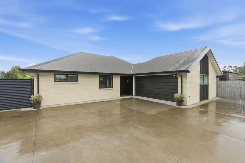 Outstanding 4 Bedroom Home & Exception Parking64516051104387110