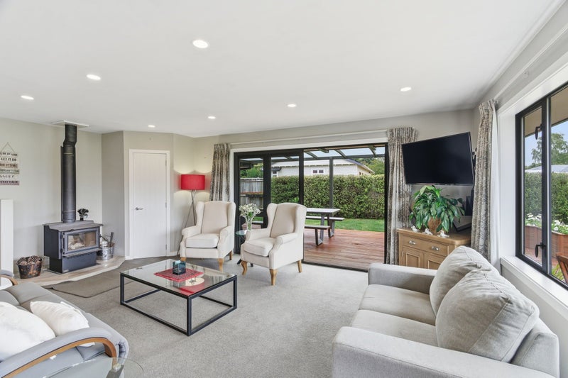 Outstanding 4 Bedroom Home & Exception Parking64516051104387111