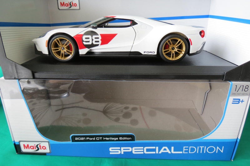 A fine boxed as new Maisto 1/18 2021 Ford GT model Car. Carousel 2