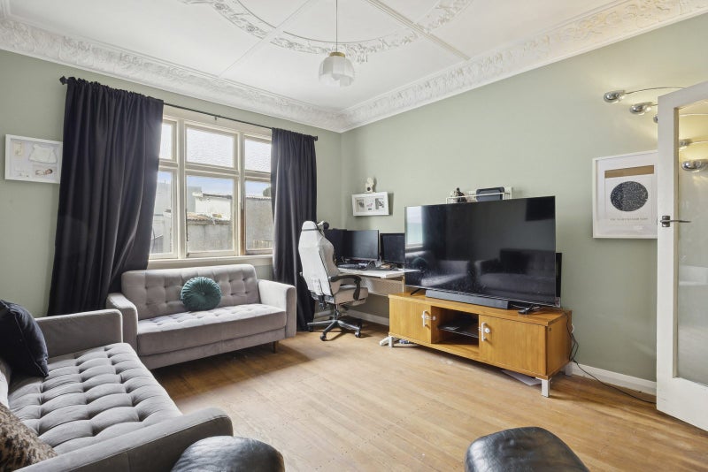 Charming Starter Home!64516147764867112