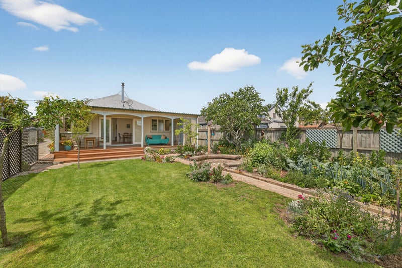 Spacious Family Home - Possible 4th Room!64516345783554111