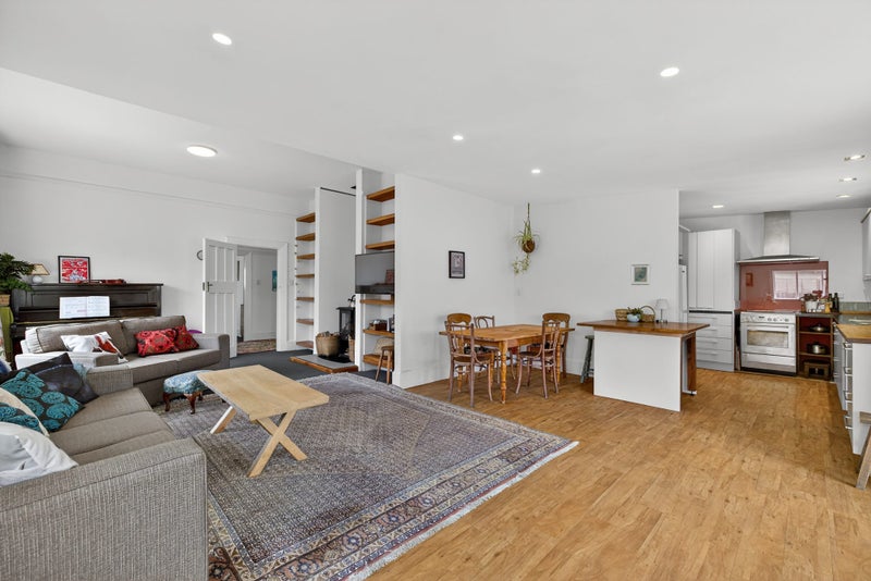 Spacious Family Home - Possible 4th Room!64516345783554114