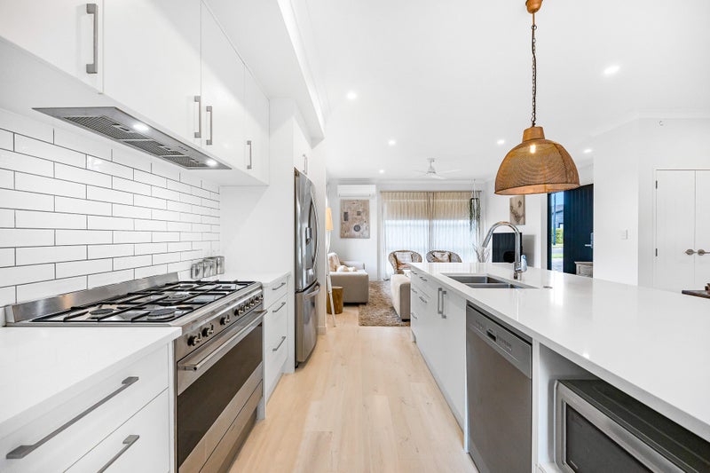 Motivated to Sell. Designed to Impress.64516843001731113