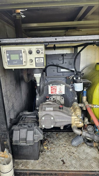 Commercial waterblaster setup x 2 Carousel 1