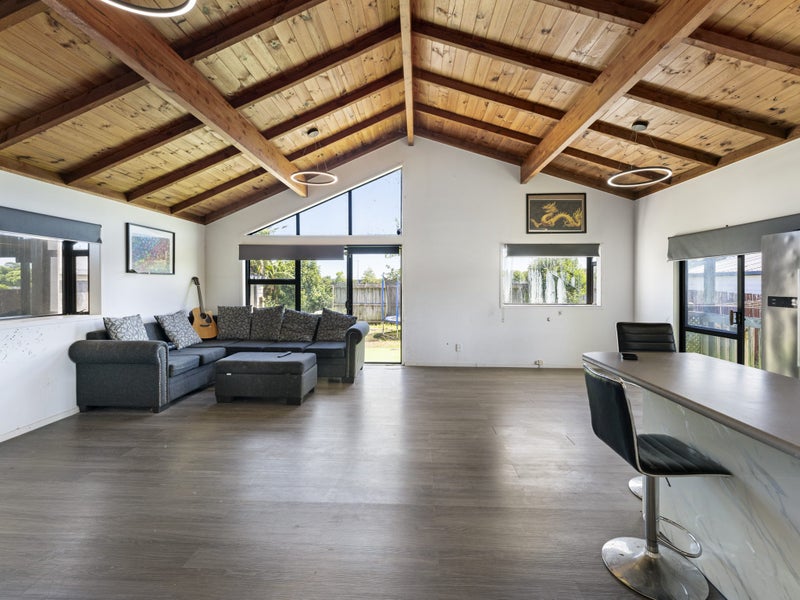 Freehold Home + Sleepout - Must Be Sold!64517026648067112