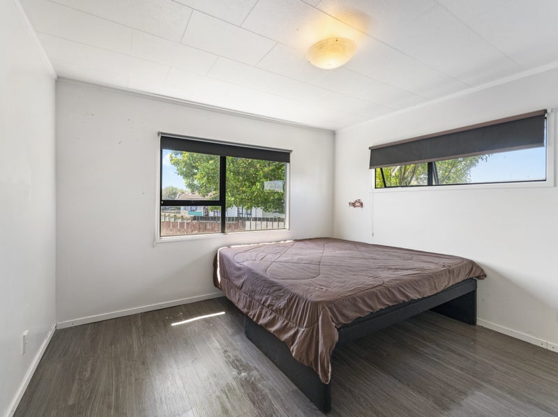 Freehold Home + Sleepout - Must Be Sold!64517026648067113