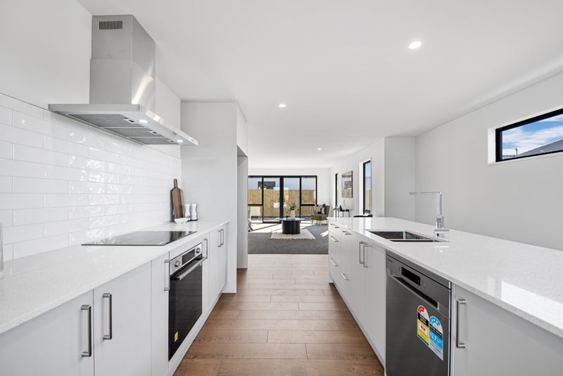 Spacious Living in Prime Location64594606602243112