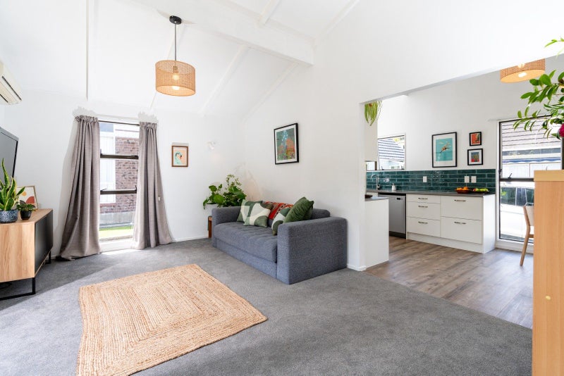 A SUNNY, STYLISH START IN THE HEART OF MIRAMAR64517212129153114