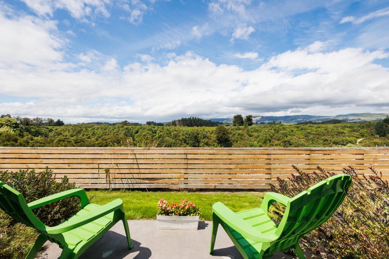 Discover Panoramic Views & Modern Living64517325525506111