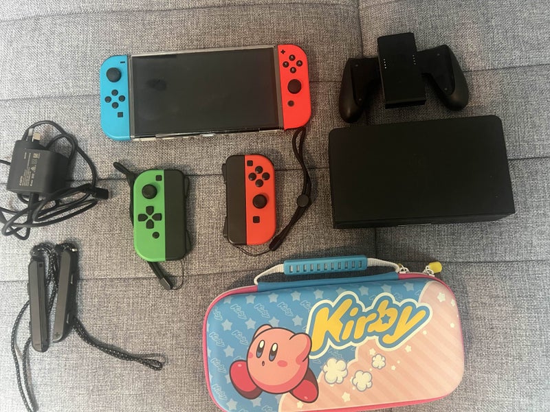 Nintendo Switch OLED Bundle - 64GB - 4 JOY-CONS64539421227138111
