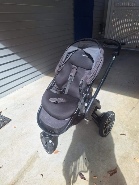Newborn car seat, Maxi-Cosi Jade Bassinette + FamilyFix3 Base + Nova Stroller64517739441026112