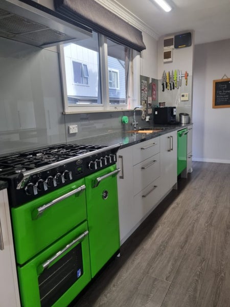 Stand alone cabin with own entrance64518009738881113