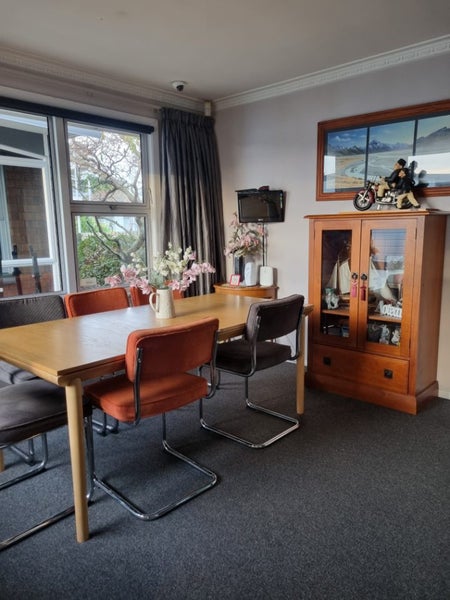 Stand alone cabin with own entrance64518009738881114