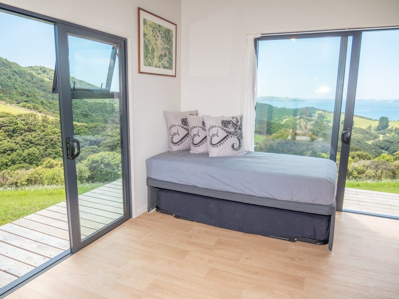 Coastal retreat with breath-taking views64518711159554113