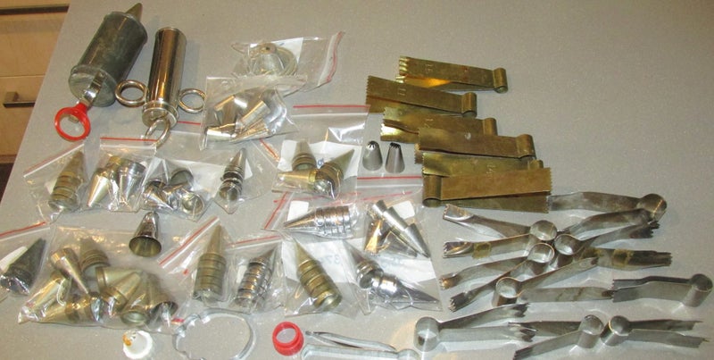 Wonderful Collection Vintage Icing Nozzles Icing Syringes Cake Decorating tools Carousel 2