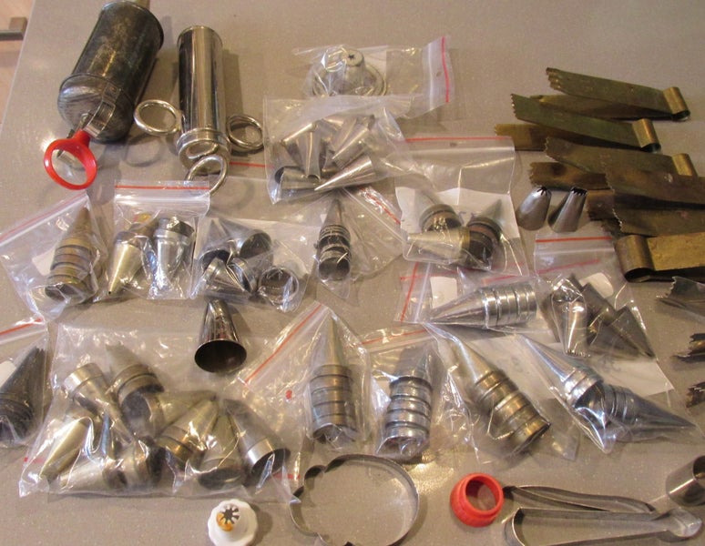 Wonderful Collection Vintage Icing Nozzles Icing Syringes Cake Decorating tools Carousel 1