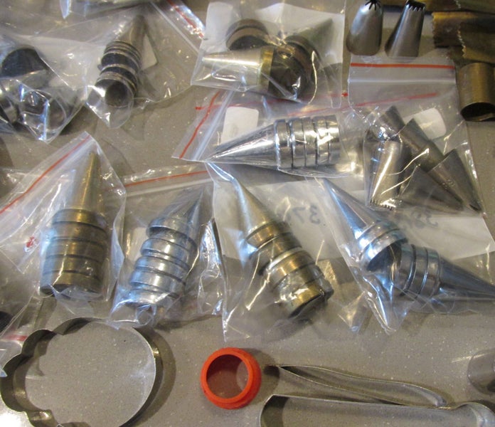 Wonderful Collection Vintage Icing Nozzles Icing Syringes Cake Decorating tools Carousel 7