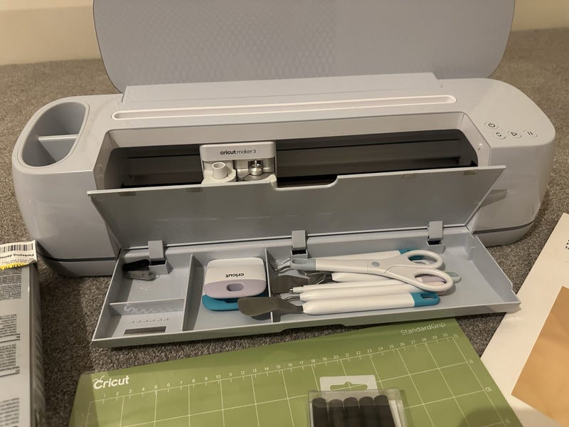 Cricut maker 3 and accessories64518980740226113