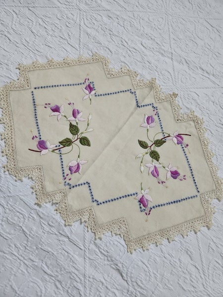 Vintage Hand Embroidered & Crochet Linen Traycloth #5 Carousel 1