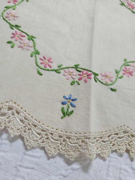 Vintage Hand Embroidered & Crochet Linen Traycloth #8 Carousel 3