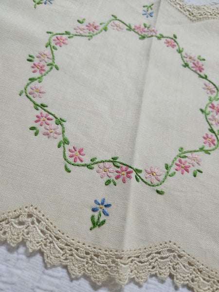 Vintage Hand Embroidered & Crochet Linen Traycloth #8 Carousel 2