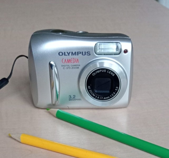 Olympus C370 3.2 mega pixel compact in new condition Carousel 1